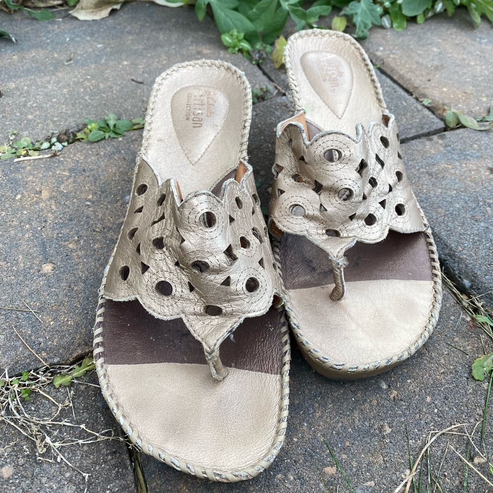 Clarks SILVERY GOLD Artisan Wedge Thong, 9.5 Fall Sale